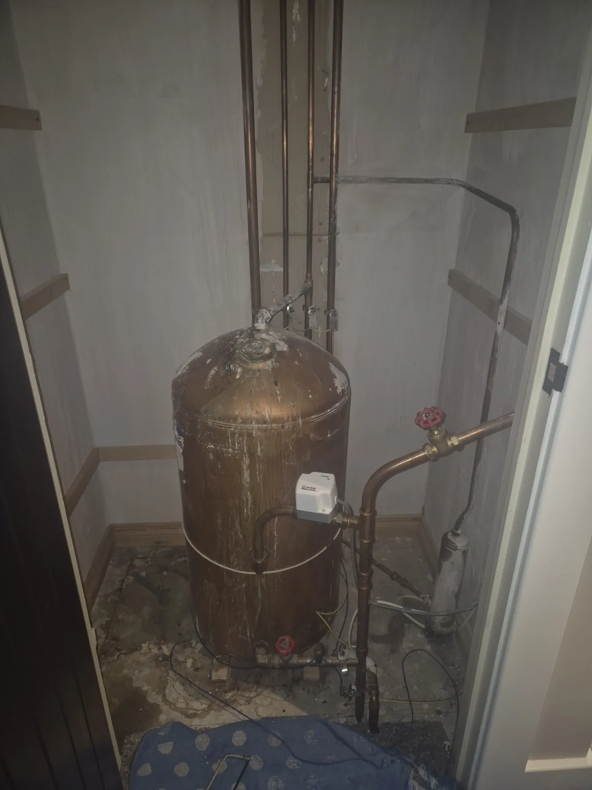 Modern unvented hot water upgrade project photo